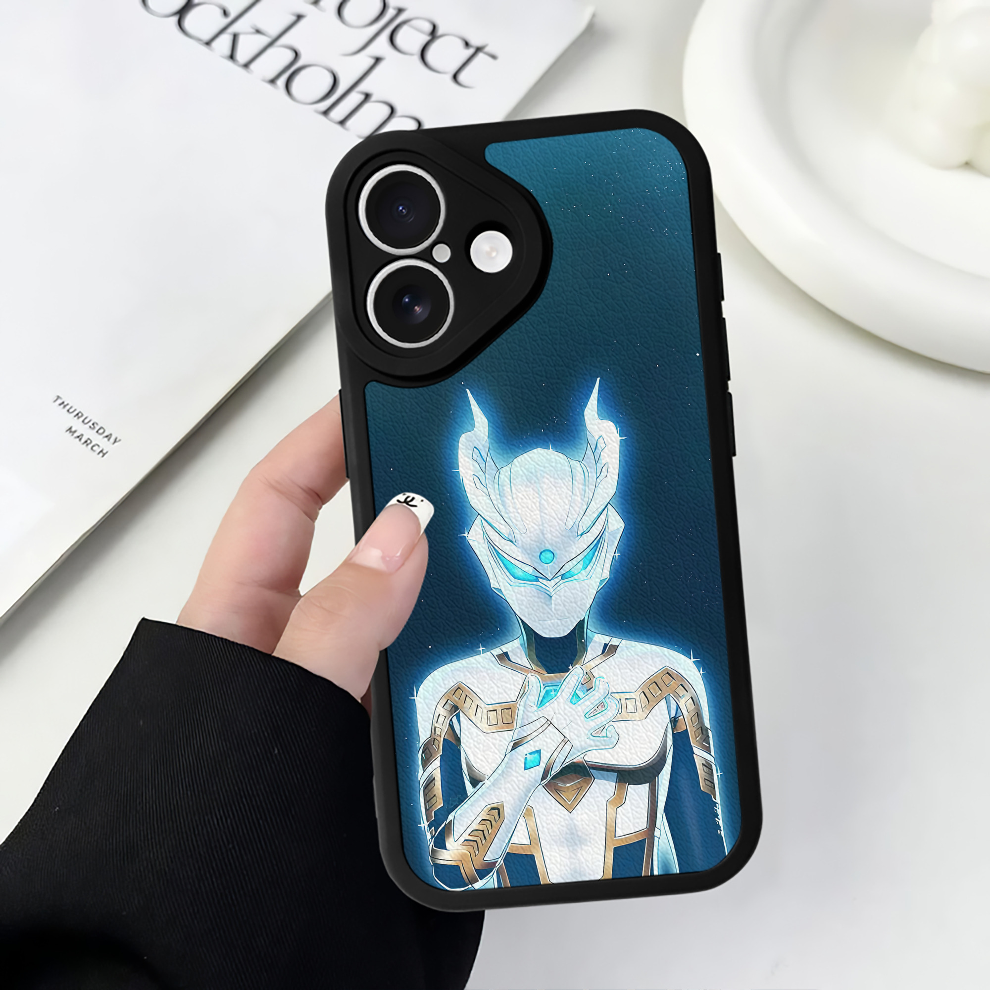 （画像用） ウルトラマン Ultraman 【iPhone 16シリーズ対応】シリコンスマホケース（レザー調） 材質：シリコン